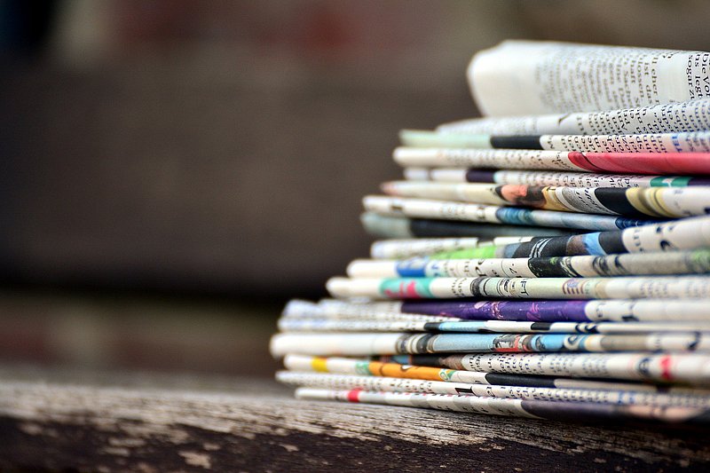 Zeitungsstapel © Pixabay